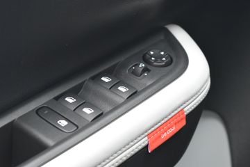 Voertuigafbeelding 13