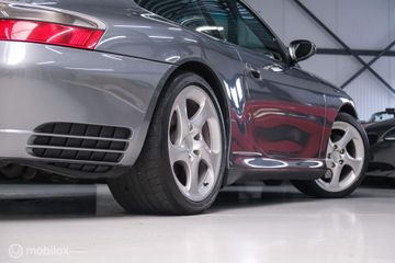 Voertuigafbeelding 8