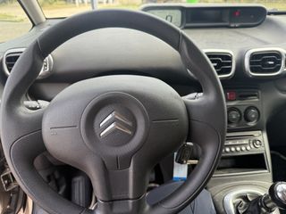 Voertuigafbeelding 9