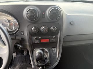 Voertuigafbeelding 9