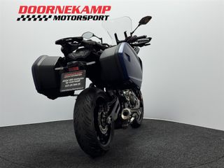 Voertuigafbeelding 13