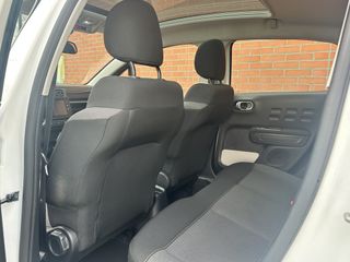 Voertuigafbeelding 4