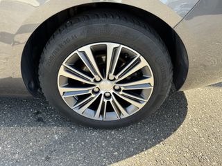 Voertuigafbeelding 12