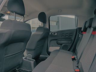 Voertuigafbeelding 12