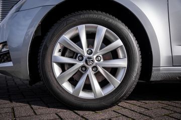 Voertuigafbeelding 6