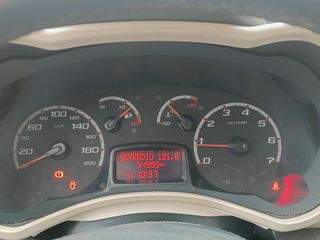 Voertuigafbeelding 6