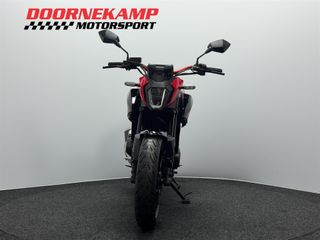 Voertuigafbeelding 4