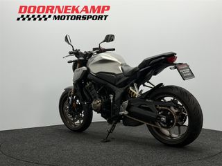 Voertuigafbeelding 10