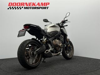 Voertuigafbeelding 14