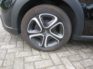 Voertuigafbeelding 6