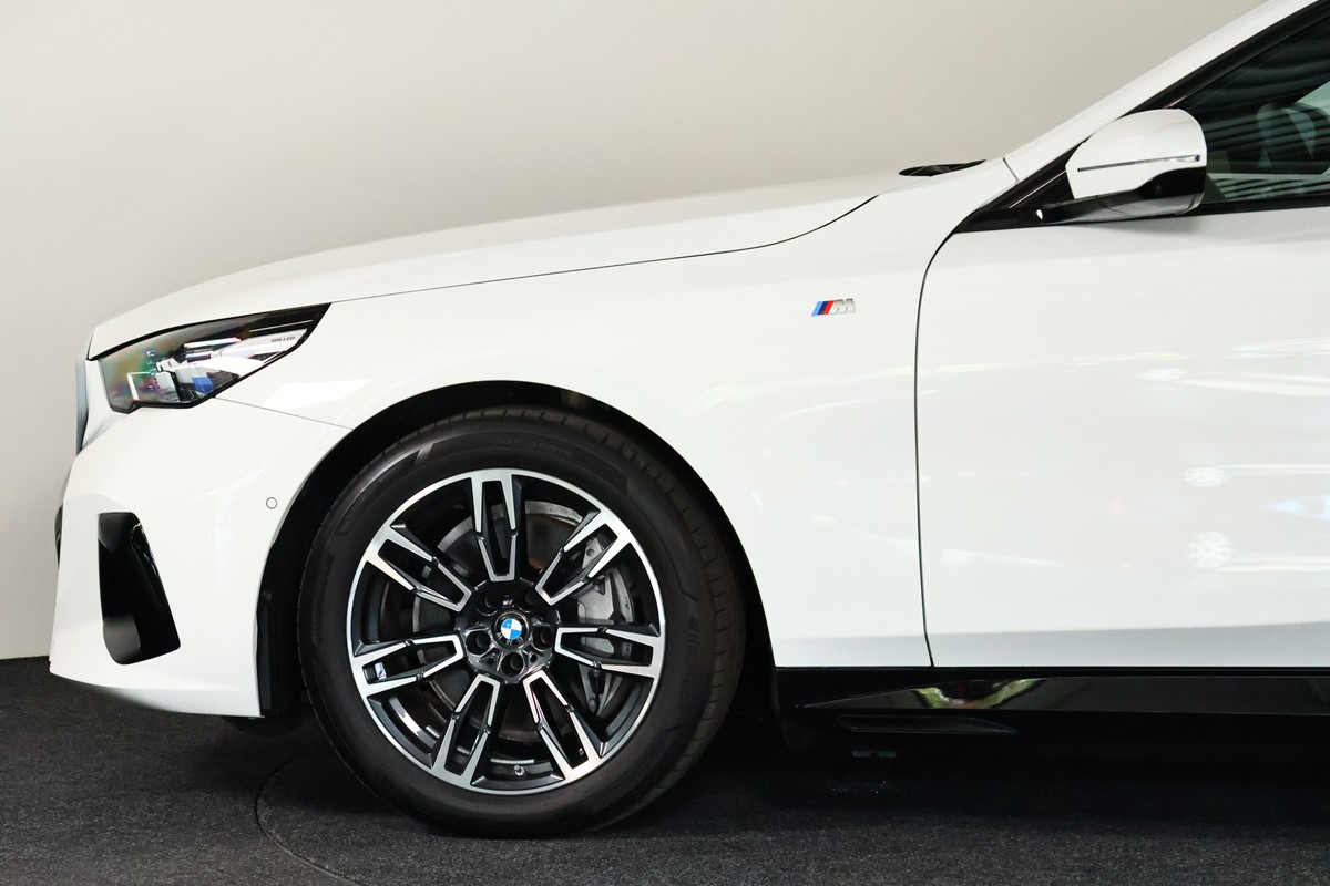 BMW i5
