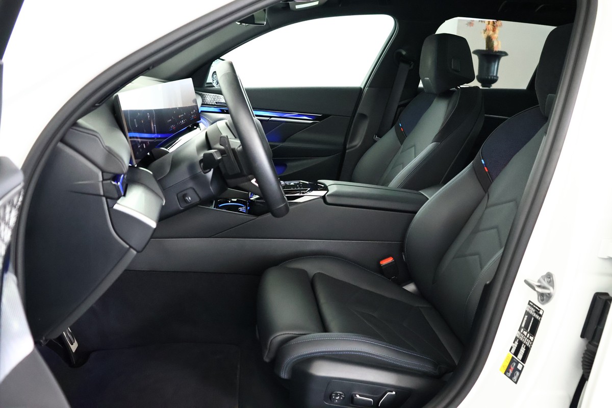 BMW i5