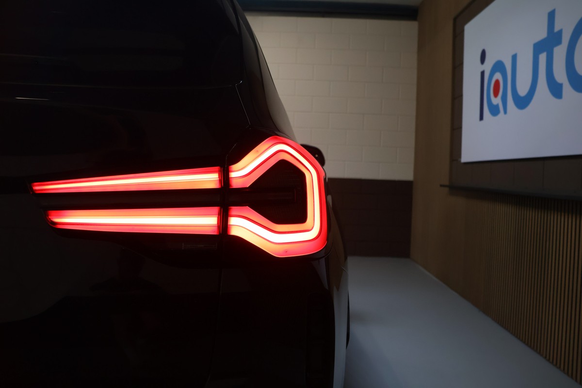 BMW iX3