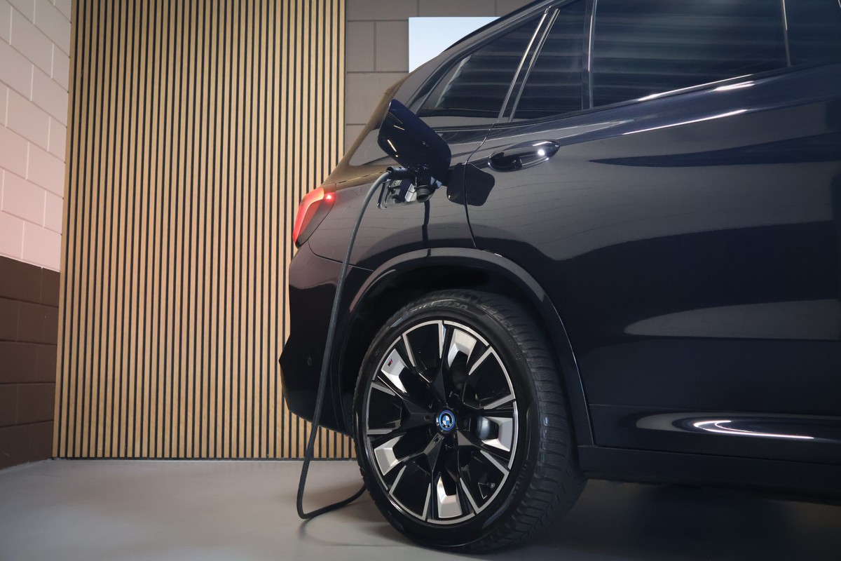 BMW iX3