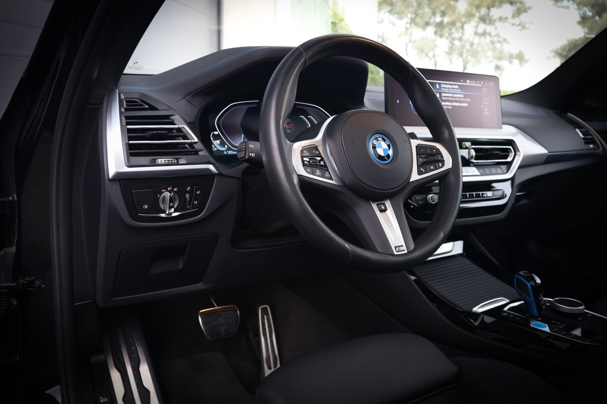 BMW iX3