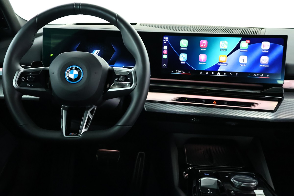 BMW i5