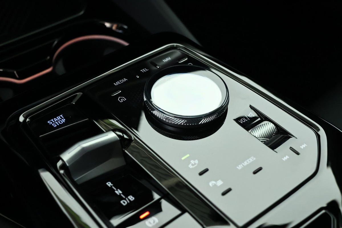 BMW i5