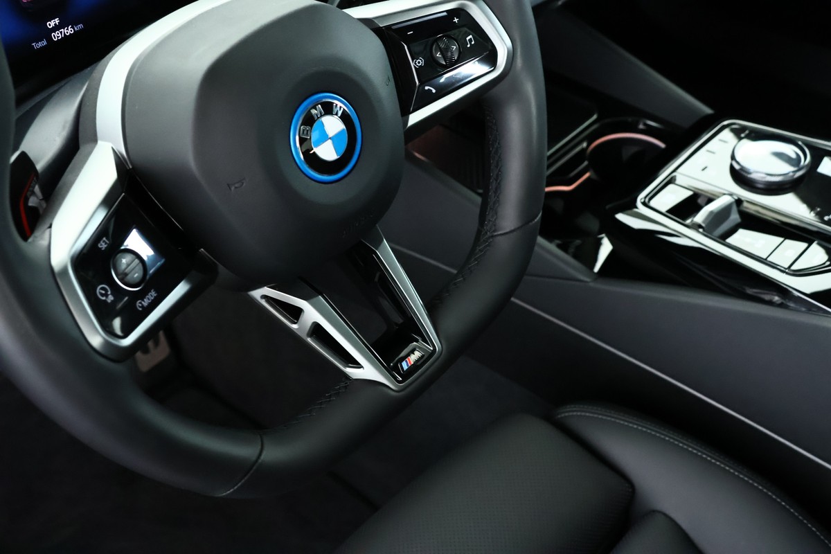 BMW i5